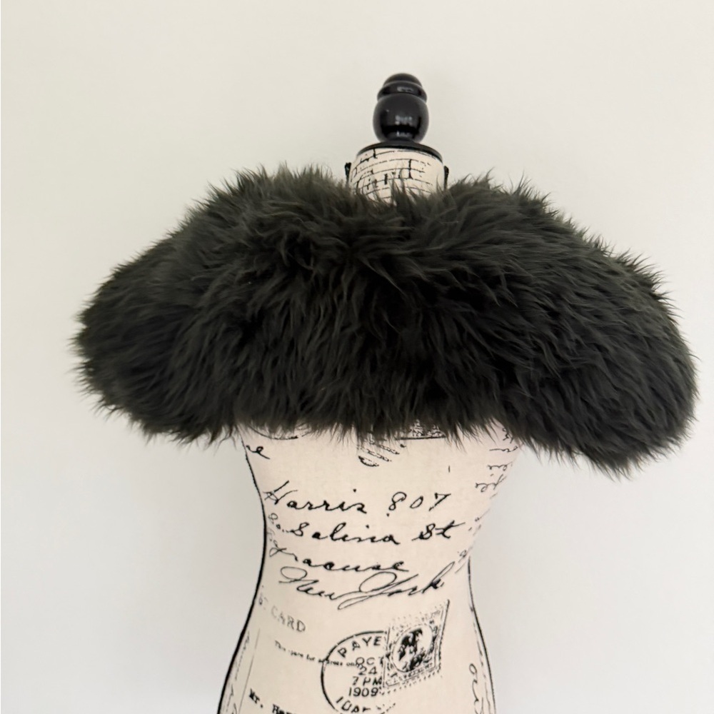 UGG Sheepskin Fur Shoulder Wrap Fluffy Pom Poms Ties Black One size MobWife core - Picture 4 of 10